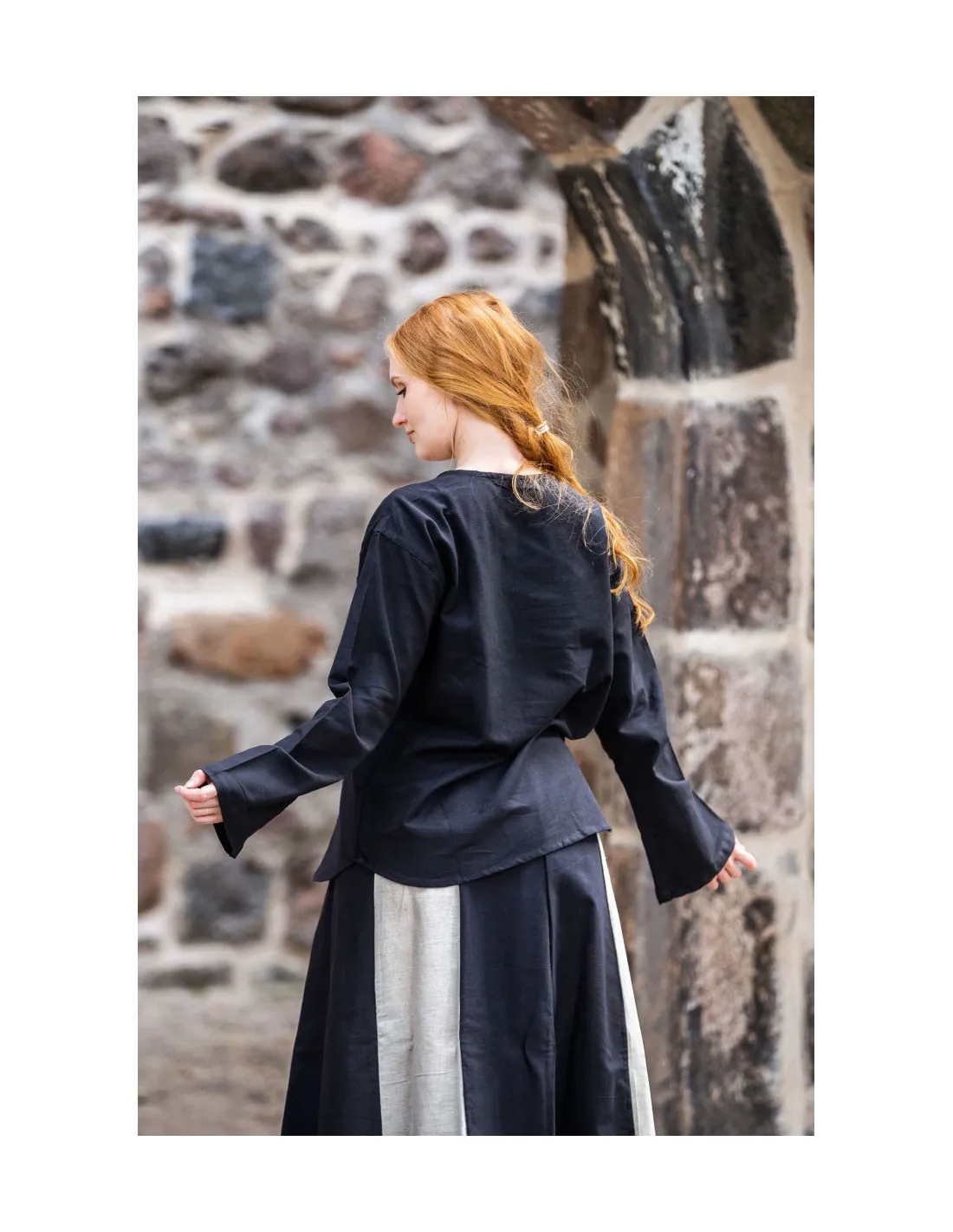 Blusa medieval modelo Tilda, color negro