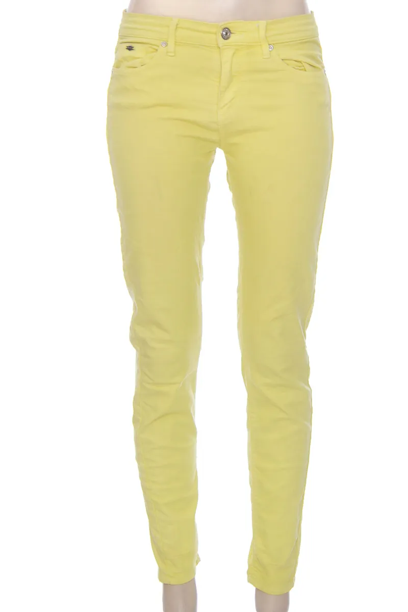 Pantalón color Amarillo - Stradivarius