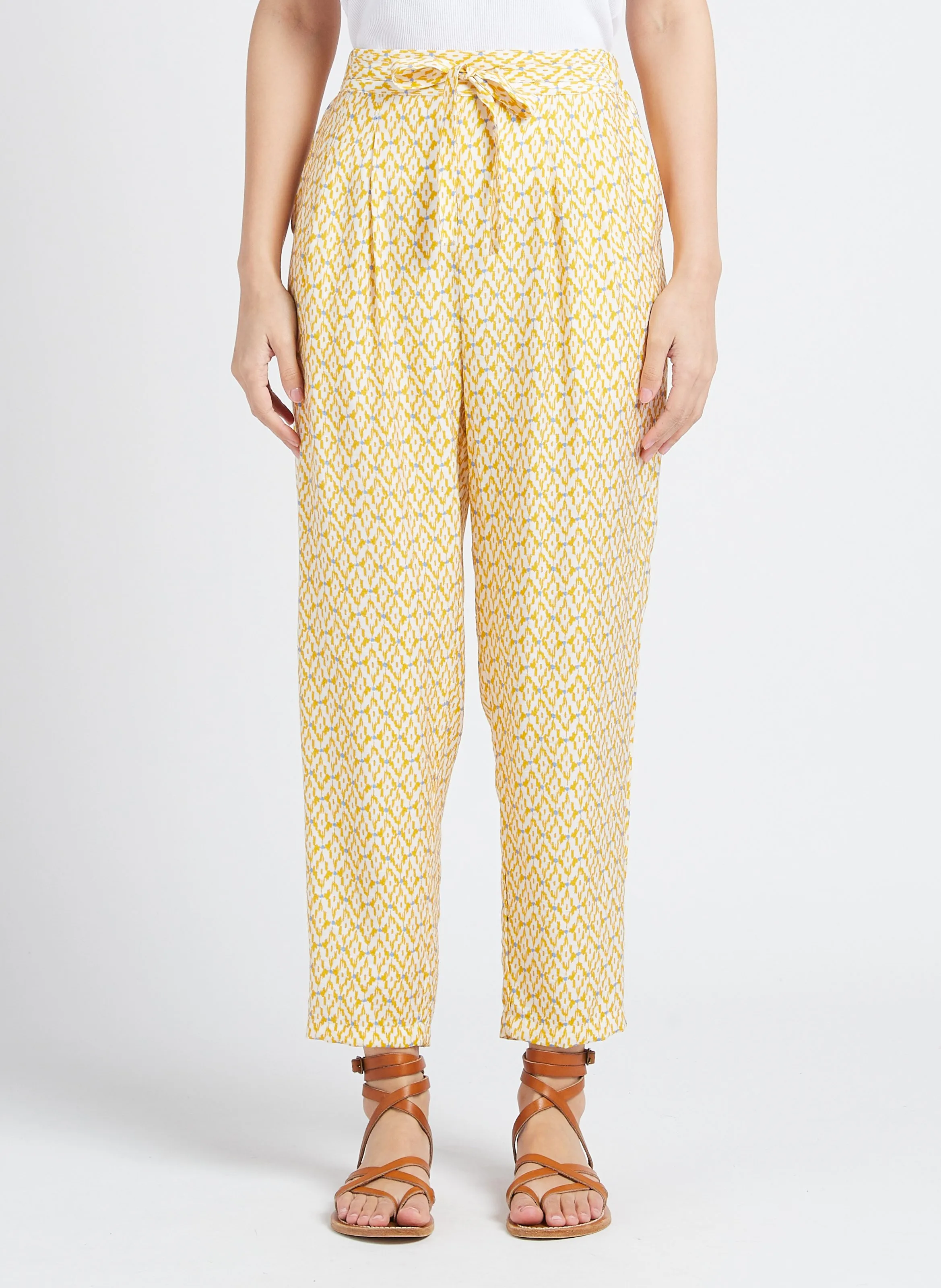Pantalón recto estampado en amarillo