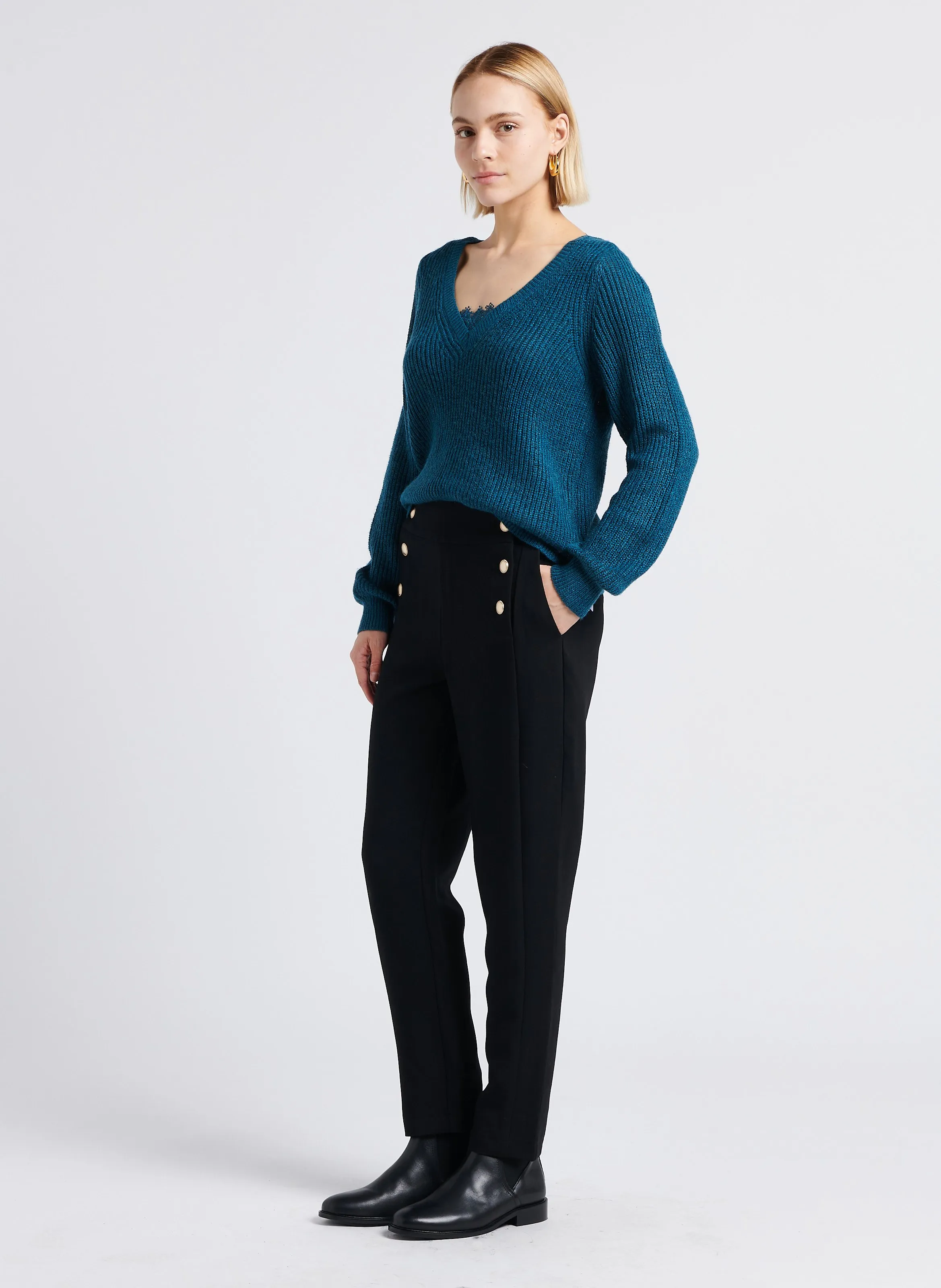 WINNIE - Pantalón recto de tiro alto en negro