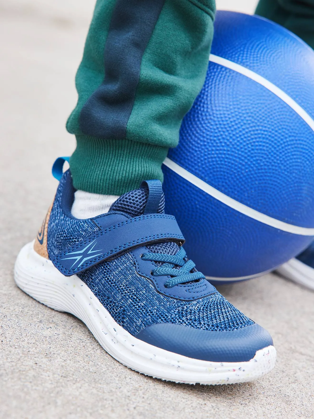Zapatillas deportivas infantiles ligeras con cordones y cierre autoadherente